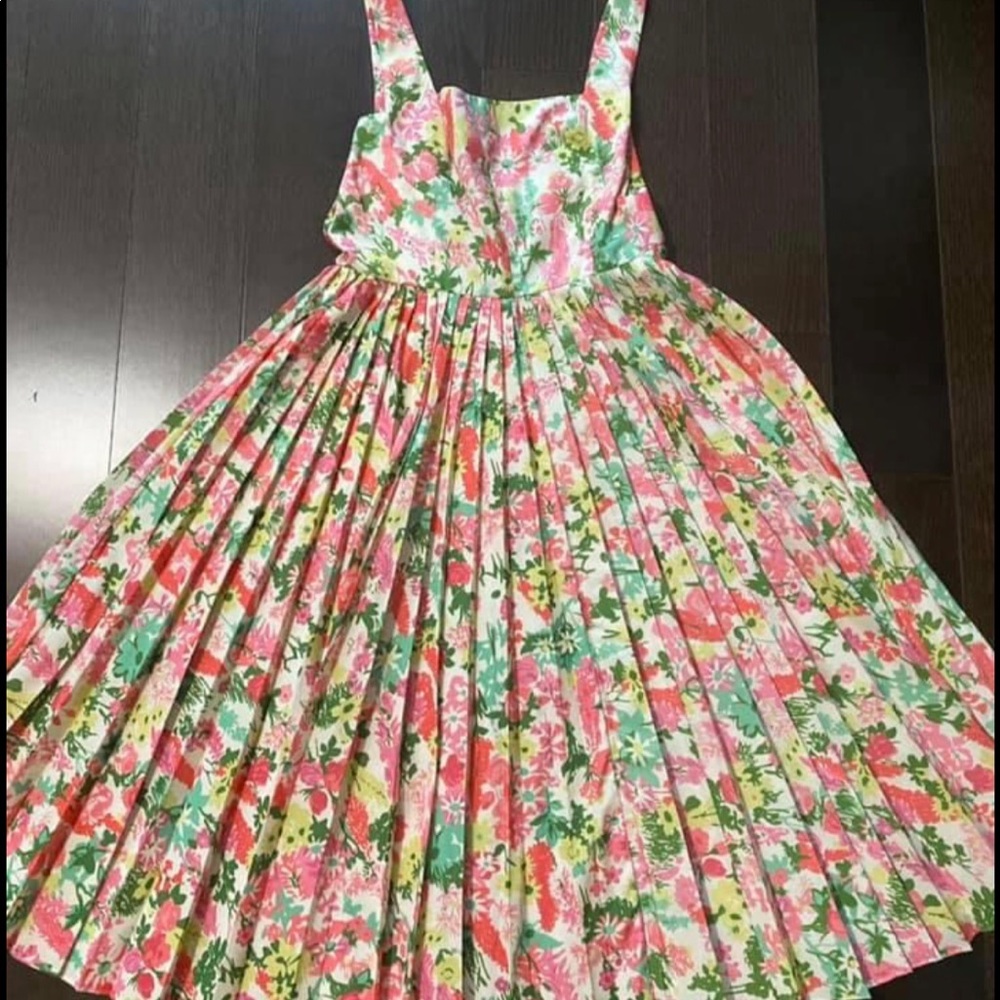 Like new tuckernuck dress size 8 so pretty